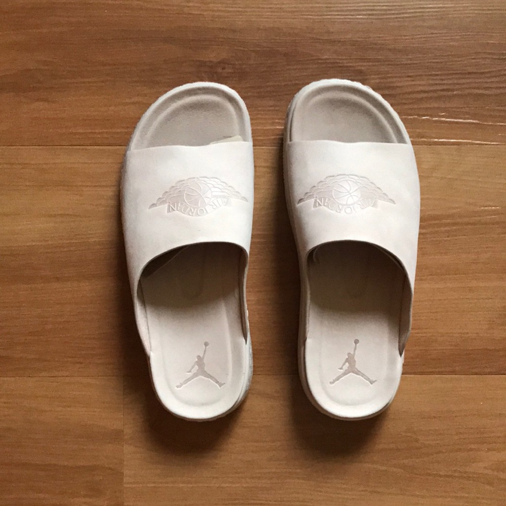 NWT Nike Air Jordan Beige Sandals. Size 7.